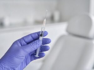 Medikal estetik uygulaması için eldivenli elde enjektör